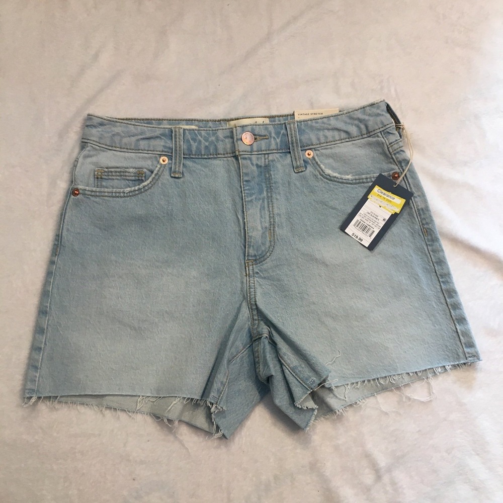 Universal Thread Denim Shorts Women 4 Light Blue NWT Vintage Midi Raw Hem